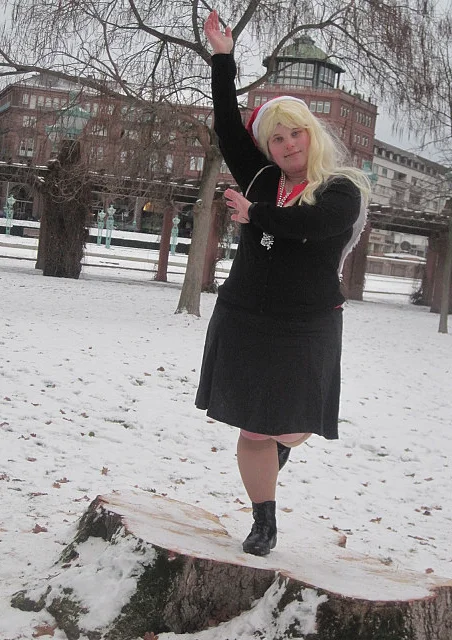 Cosplay-Cover: Minako im Weihnachts Cos