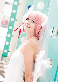 Cosplay-Cover: Misha (Wedding)