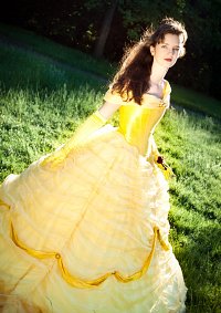 Cosplay-Cover: Belle (Ballkleid)