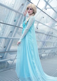 Cosplay-Cover: Elsa the Snow Queen of Arendelle