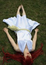Cosplay-Cover: Elza Scarlett (エルザ・スカーレット) (weißes Kleid Vers.)