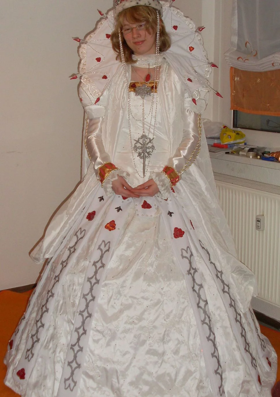 Cosplay-Cover: Queen Esther of Albion