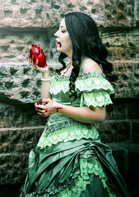 Cosplay-Cover: Katherine Pierce [Green Dress]