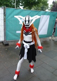 Cosplay-Cover: Ichigo - Vasto Lorde (Zerfetzte Version)