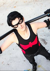 Cosplay-Cover: Dick Grayson [Low Budget Batfam]