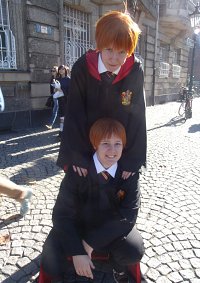 Cosplay-Cover: Fred Weasley [Gryffindor Uniform]