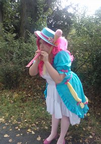 Cosplay-Cover: Pinkie Pie - Coronation Dress