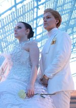 Cosplay-Cover: Peeta Mellark [Wedding Dress - Catching Fire]