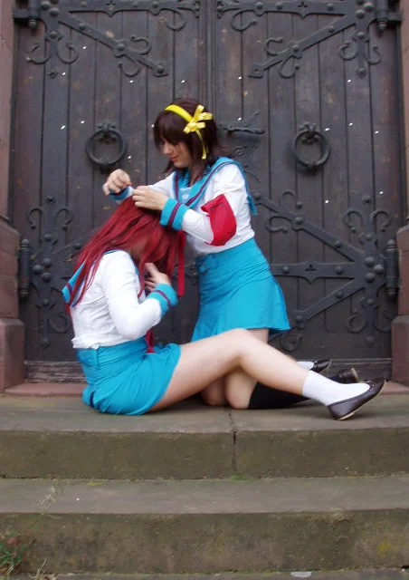Cosplay-Cover: Haruhi Suzumiya (Schuluniform)