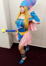 Cosplay-Cover: Schwarzes Magier-Mädchen