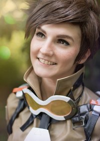 Cosplay-Cover: Tracer / Lena Oxton