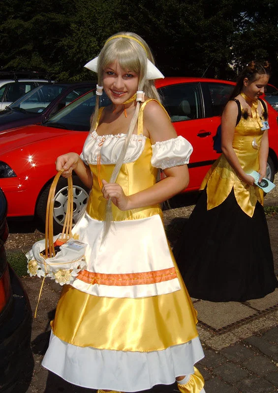 Cosplay-Cover: Chi gelbes Kleid