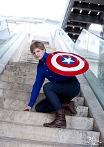 Cosplay-Cover: Steve Rogers (Party Outfit)