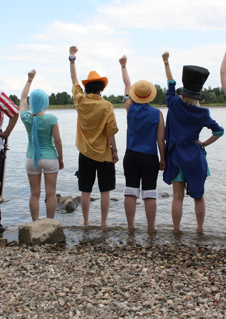 Cosplay-Cover: Nefertari Vivi [Blue Shirt]