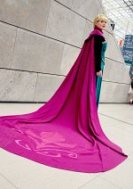 Cosplay-Cover: Elsa of Arendelle - Coronation Dress