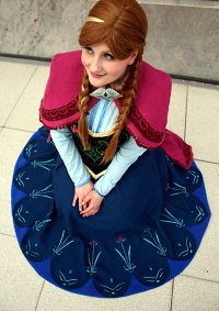 Cosplay-Cover: Anna of Arendelle (Oaken Dress)