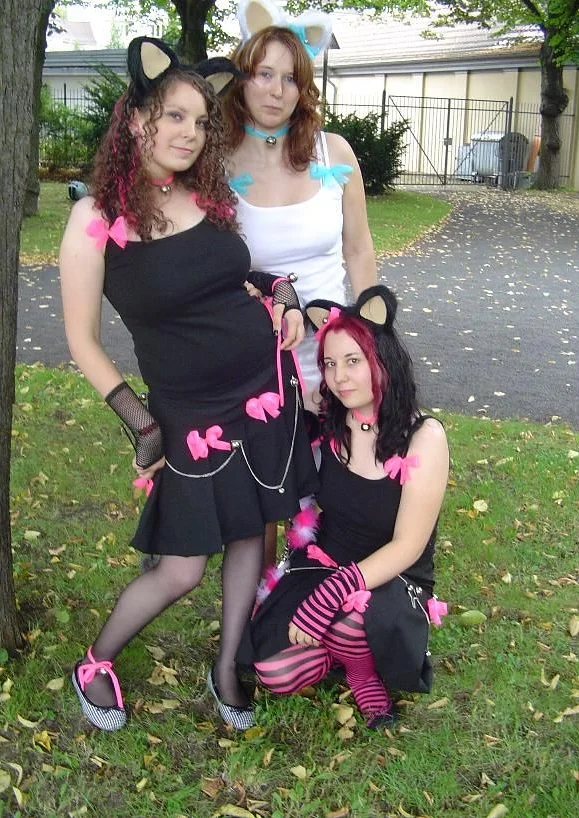 Cosplay-Cover: Schwarz-Pinkes Catgirl