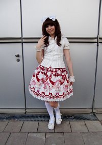 Cosplay-Cover: sweet red Alice in ribbon kingdom