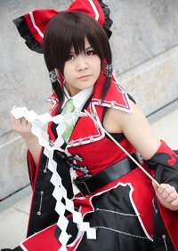 Cosplay-Cover: Reimu Hakurei (Koumajou Densetsu)