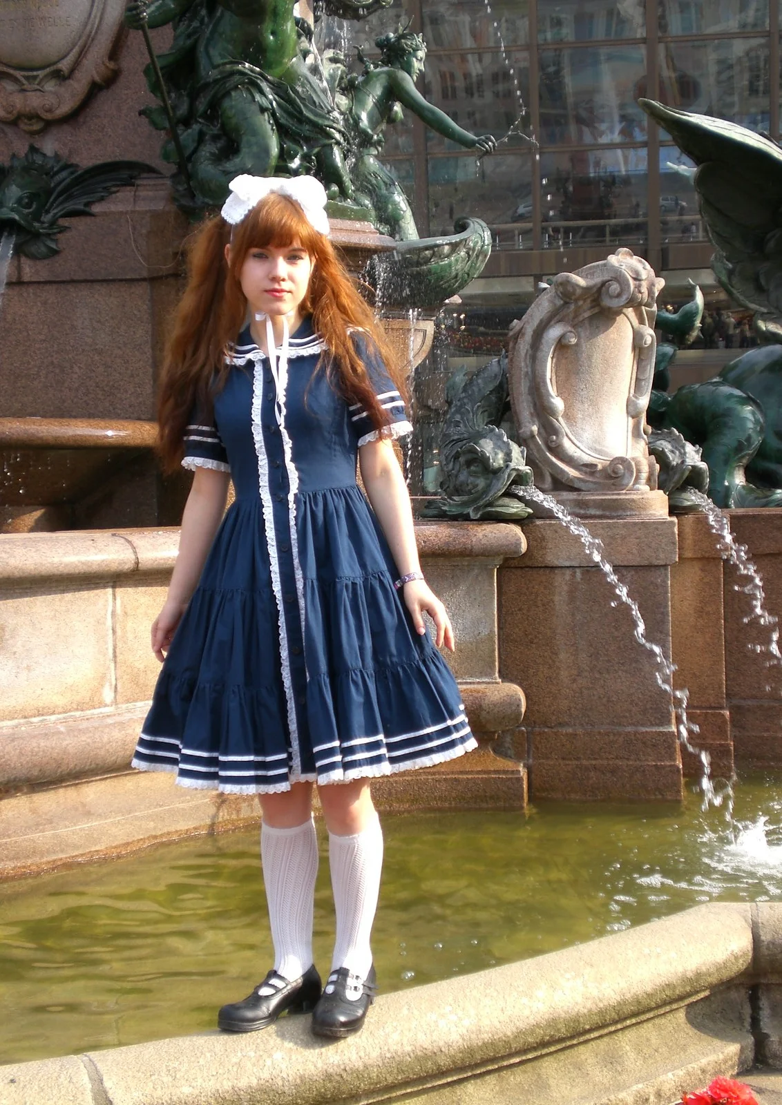 Cosplay-Cover: Sailor-Schulmädchen