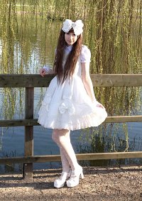 Cosplay-Cover: Snowwhite Sorrow (Shiro Lolita)