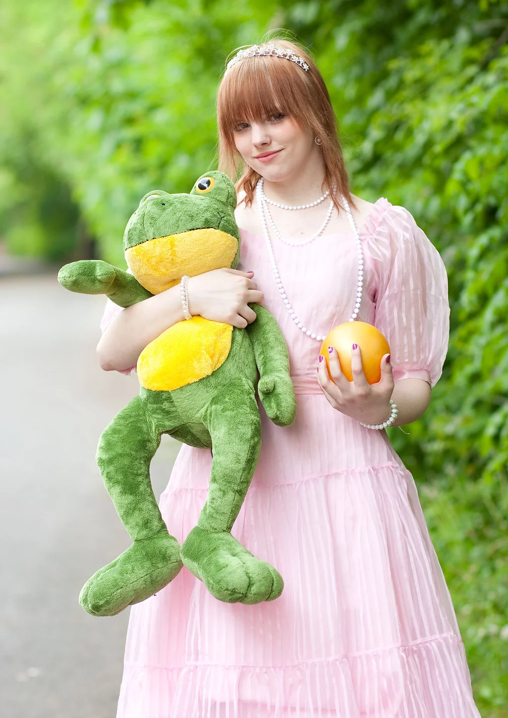 Cosplay-Cover: Des Froschkönigs Prinzessin.