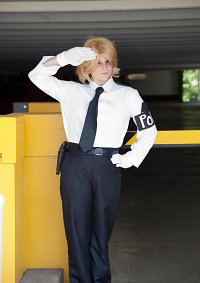 Cosplay-Cover: Seras Victoria (Police Officer Black/White)