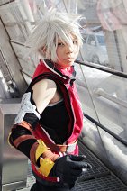 Cosplay-Cover: Ragna the Bloodedge (Teenage/Training)