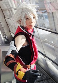 Cosplay-Cover: Ragna the Bloodedge (Teenage/Training)