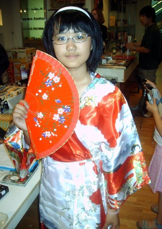 Cosplay-Cover: roter Kimono