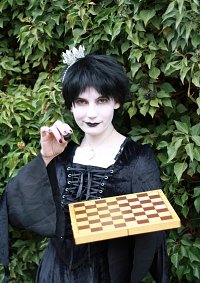 Cosplay-Cover: Schwarze Dame