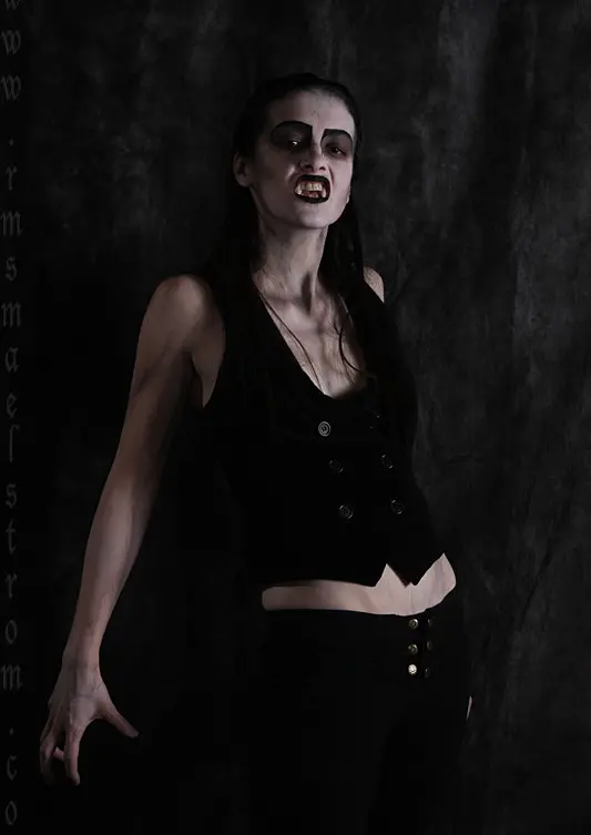 Cosplay-Cover: Black Vampire (Hungarian version)