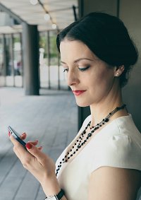 Cosplay-Cover: BBC Sherlock - Irene Adler (white dress)