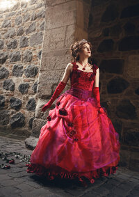 Cosplay-Cover: Sarah Chagal (ballgown)