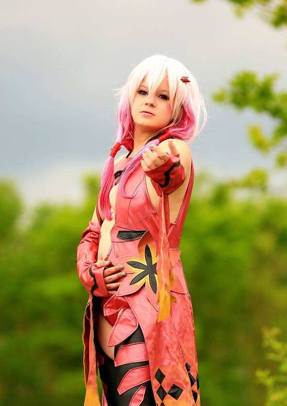 Cosplay-Cover: Inori Yuzuriha Suit