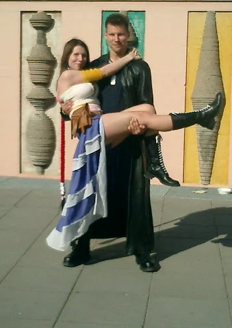 Cosplay-Cover: Typ mit Sheffield Ranget T.N.T und schw. Lederm.
