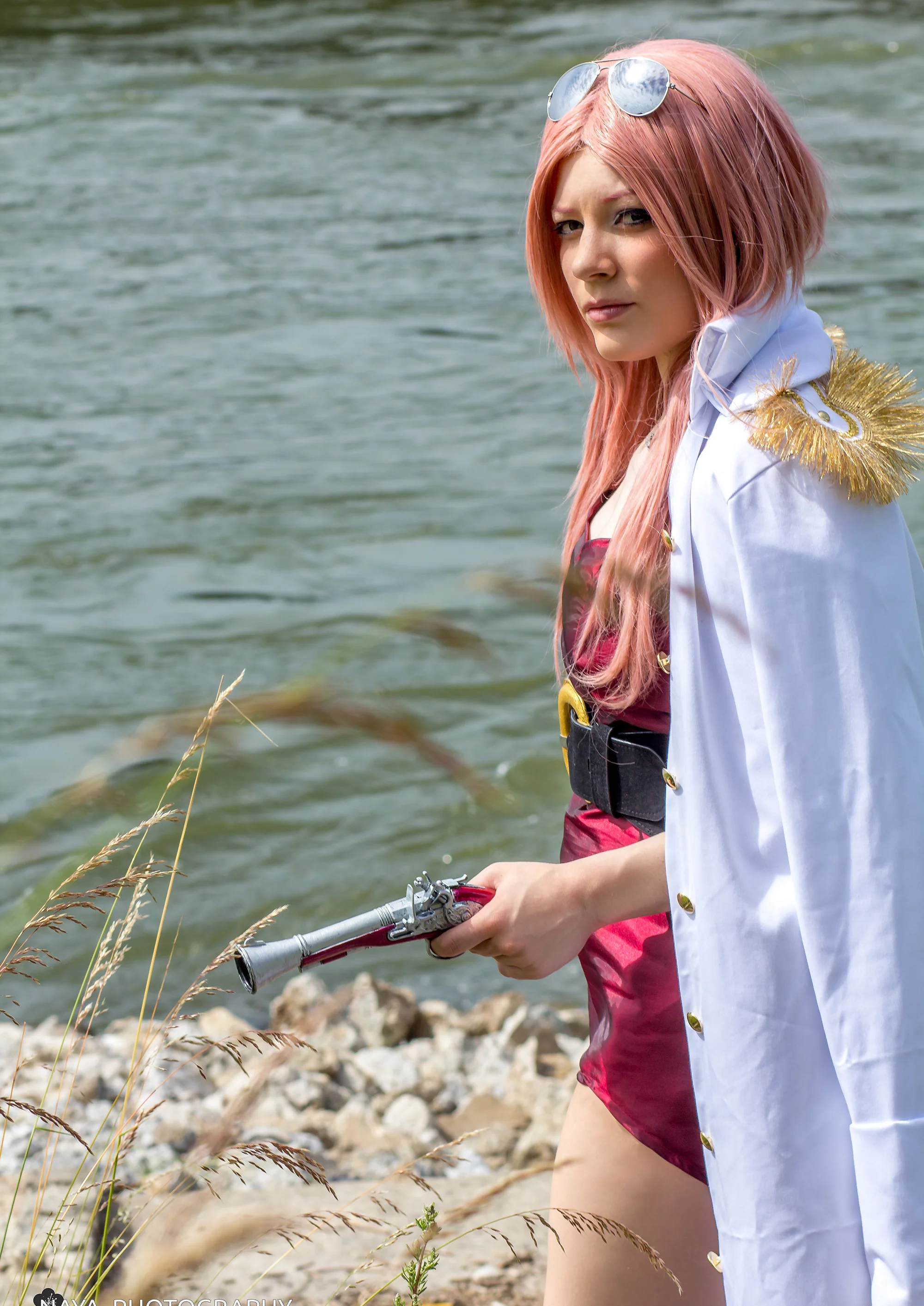 Cosplay-Cover: Hina Blackcage [Red Dress]