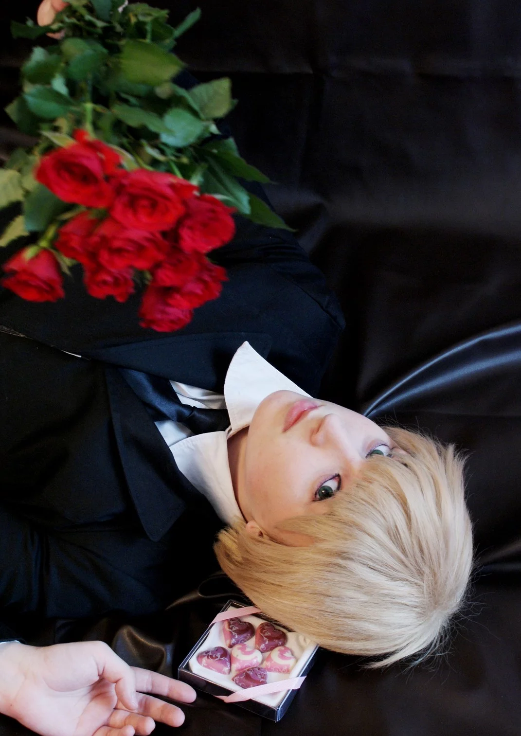 Cosplay-Cover: Arthur Kirkland  (Black suit)