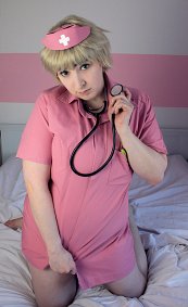 Cosplay-Cover: Arthur Kirkland (April Fools' Day 2011 "Nurse")