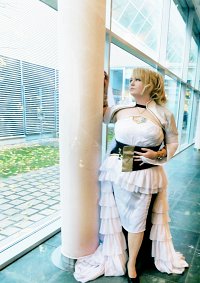 Cosplay-Cover: Lunafreya Nox Fleuret (Kingsglaive)