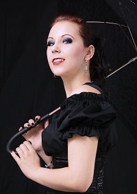 Cosplay-Cover: Vampir Lady Kaylachan in Black