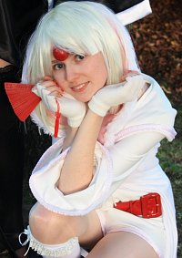 Cosplay-Cover: weißes Mokona (menschlich)