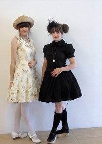 Cosplay-Cover: Bustle Back Kuro Lolita