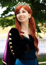 Cosplay-Cover: Anna [Queen Dress]