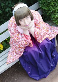 Cosplay-Cover: Blümchenfurisode und Hakama