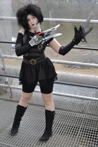 Cosplay-Cover: Edwuarda mit den Scherenhänden