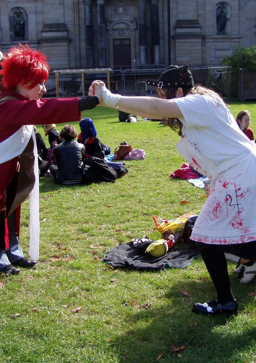 Cosplay-Cover: Suchen wir was aus unserem schrank und ziehen es a