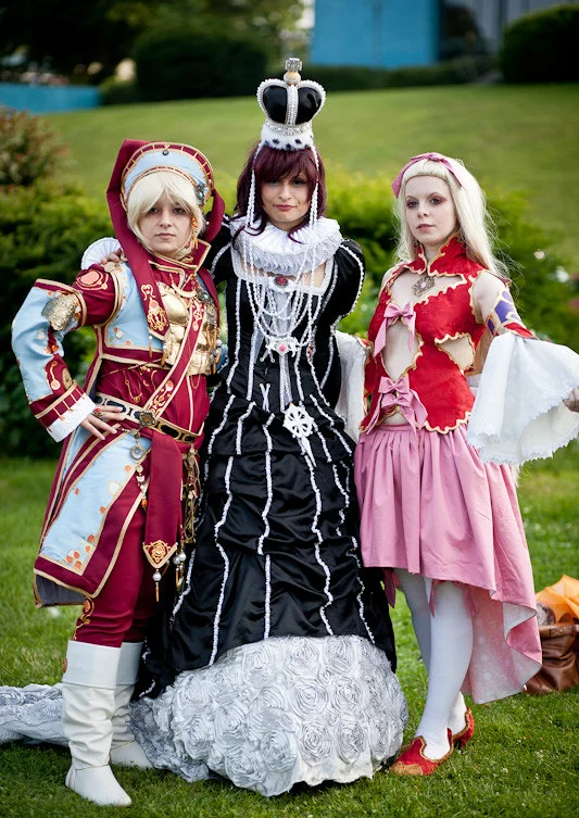 Cosplay-Cover: Queen Esther Blanchett (Black Gown)
