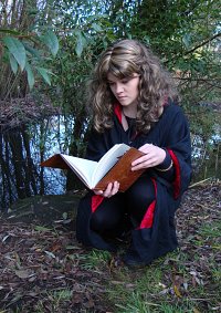 Cosplay-Cover: Hermione Granger (Schuluniform)