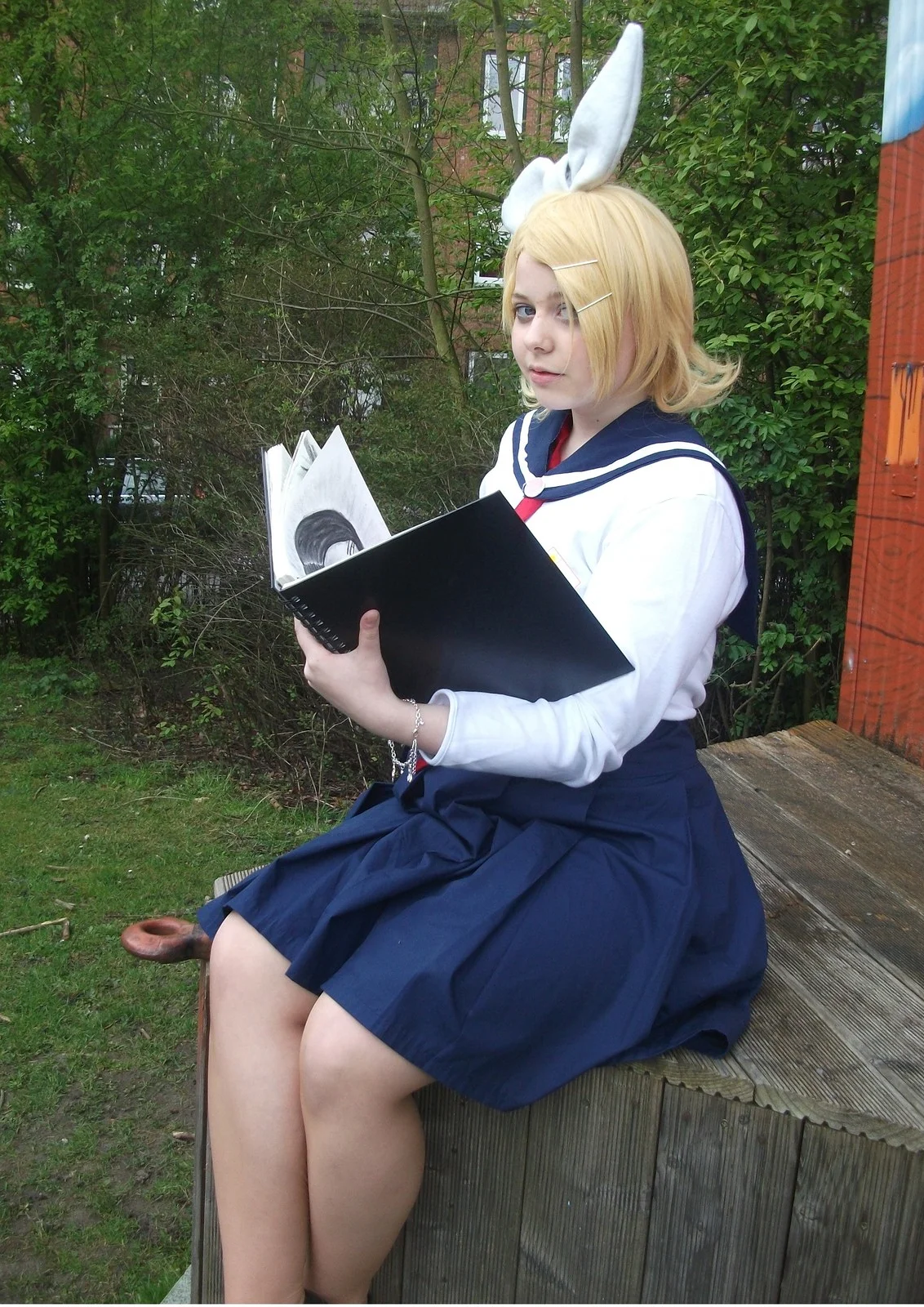 Cosplay-Cover: Kagamine Rin (Schuluniform)